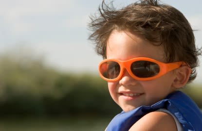 عيون الطفل بحاجة للحماية في فصل الصيف! 20130723110911
