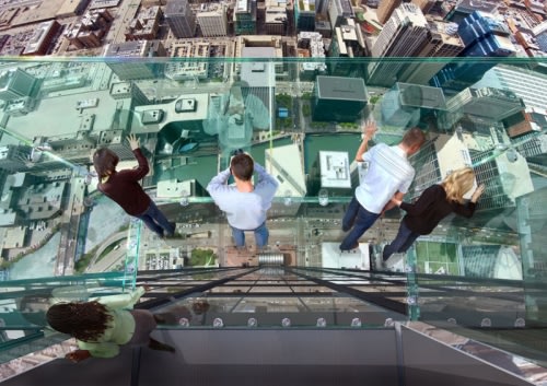 【驚奇景點】360 度不夠看！摩天樓觀景玻璃屋，比高比炫比恐怖！