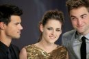 (Izq-dcha): Los actores Taylor Lautner, Kristen Stewart y Robert Pattinson, el 16 de noviembre pasado