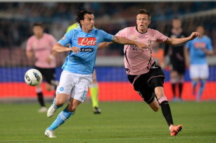 Bóng đá Ý 2012: Cầu thủ của Napoli đòi giết nhà báo C_u_th__c_a_Napoli___i-e49804c024bca6ee199ca9664955ab33