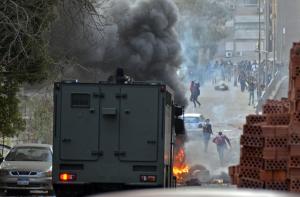 Egyptian security forces try to disperse supporters&nbsp;&hellip;