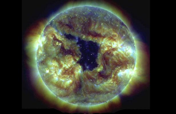 Trou coronal à la surface du Soleil en mai 2013, NASA