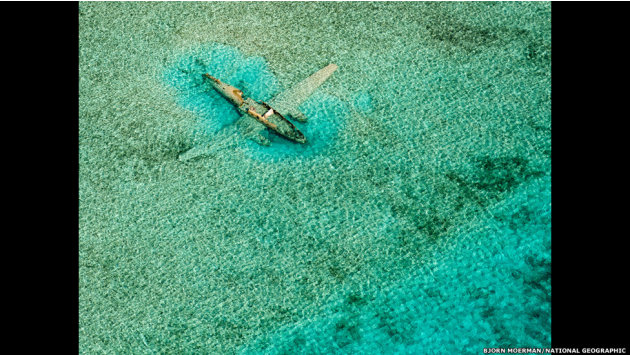 أروع صور الطبيعية من ناشونال جيوغرافيك  121221181334-submerged-plane-bahamas-jpg_181953