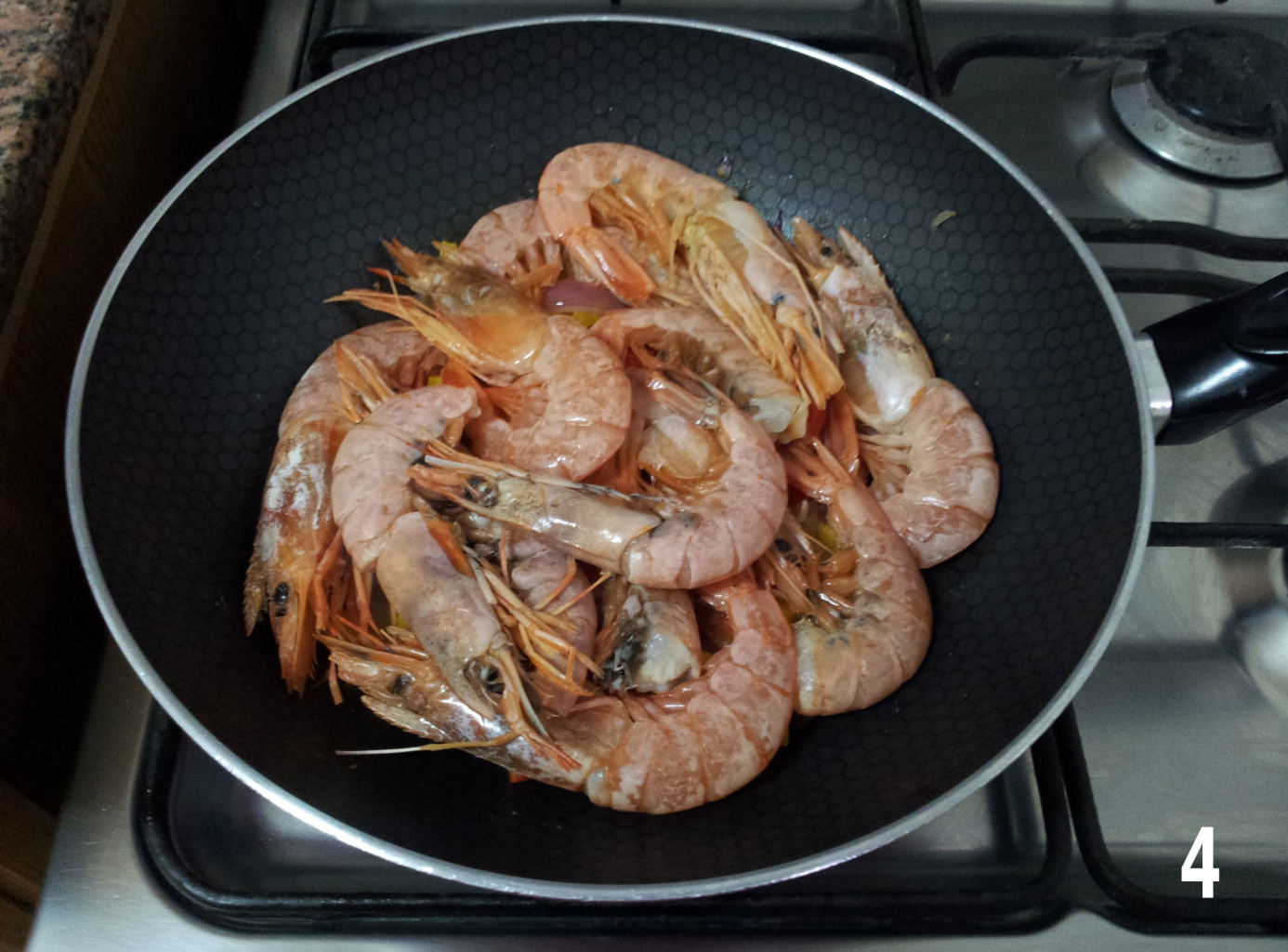 صينية الجمبري بالفرن Shrimps-4-jpg_014906