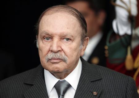 Le président  Bouteflika hospitalisé à Paris après un AVC 2013-04-28T080754Z_1_APAE93R0ML800_RTROPTP_2_OFRWR-ALGERIE-BOUTEFLIKA-20130428