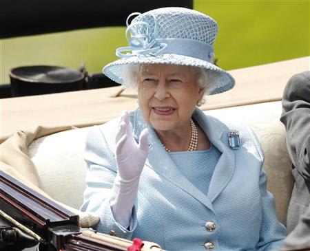 La reina de Inglaterra aumenta notablemente su sueldo