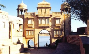 Jaisalmer, India (Courtesy of marjoleinknuit/FlickrSerge Duchemin/Wikimedia Commons)