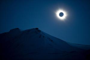 Total solar eclipse brings three minutes of daytime &hellip;