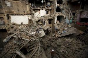 Nepal scrambles to organize quake relief, many flee capital.