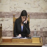Έξαλλοι οι βουλευτές στην Προαναριτική με την Ζ. Κωνσταντοπούλου - Επι 1,5 ώρα ρωτούσε τον Πρέσβη