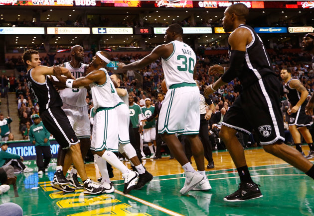 [BOSTON CELTICS] GREEN ARMY Celtics-fight3-jpg_031043