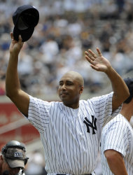 Foto de archivo del 26 de junio de 2011 del ex jugador puertorriqueño de los Yanquis de Nueva York, Bernie Williams. (AP Photo/Bill Kostroun, File)