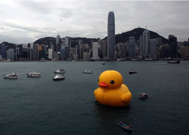 Rubber Duck by Dutch artist Hofman floats at Hong Kong's Victoria Harbour