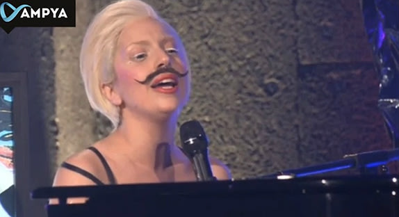 Lady GaGa : Lady Gaga interprète "Gypsy" pour la première fois, en live acoustique