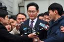 Samsung Group's heir-apparent Lee Jae-Yong (C) leaves the Seoul Central District Court on January 18, 2017
