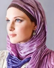 أسس وقواعد خاصة بتنسيق الحجاب مع البشرة والأزياء
