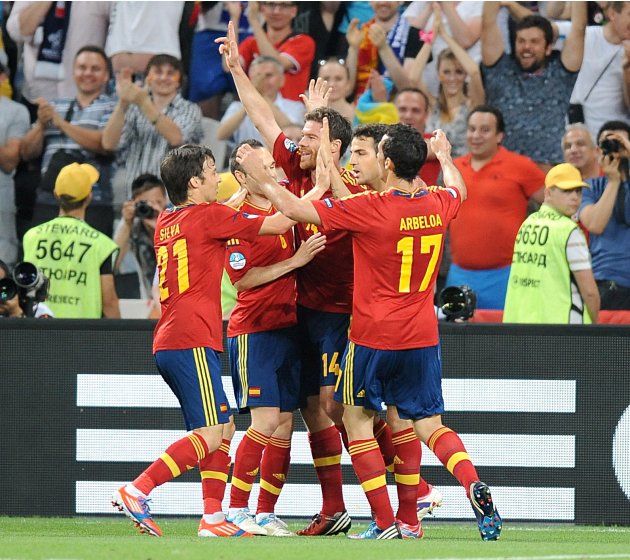 Xabi Alonso (centre) scored in each half as Spain reached the semi-finals at Euro 2012