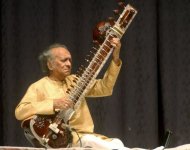 Le maître indien du sitar, Ravi Shankar, le 25 février 2004 à New Delhi, Ravi Raveendran afp.com