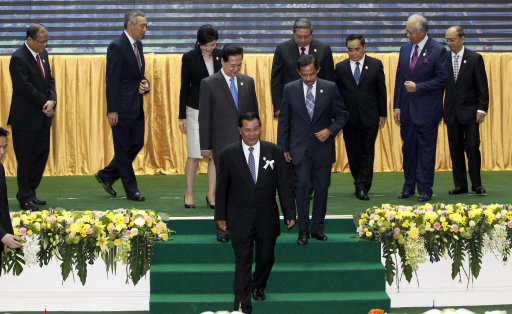 Cambodia's Prime Minister Hun Sen, center, walks off the stage with Philippines' President Benigno Aquino III, Singapore's Prime Minister Lee Hsien Loong, Thailand's Prime Minister Yingluck Shinawatra, Vietnam's Prime Minister Nguyen Tan Dung, Brunei's Sultan Hassanal Bolkiah, Indonesia's President Susilo Bambang Yudhoyono, Laos' Prime Minister Thongsing Thammavong, Malaysia's Prime Minister Najib Razak and Myanmar's President Thein Sein after a group photo session for the 21st Association of Southeast Asian Nations or ASEAN Summit in Phnom Penh, Cambodia, Sunday, Nov. 18, 2012. (AP Photo/Vincent Thian)