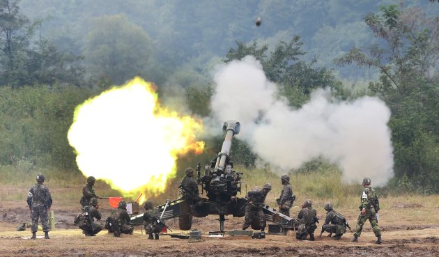 A South Korean army 155 mm howitzer fires in a live fire drill during the annual exercise in Paju, south of the demilitarized zone that divides the two Koreas, South Korea, Friday, Sept. 21, 2012. (AP Photo/Yonhap, Lim Byung-shick) KOREA OUT