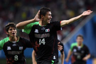 El jugador de México, Jorge Enriquez, festeja un gol contra Ecuador en el fútbol de los Juegos Panamericanos el miércoles, 19 de octubre de 2011, en Guadalajara. (AP Photo/Juan Karita)