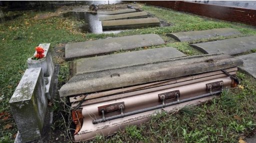 Peti Mati Bermunculan dari Pemakaman di Maryland