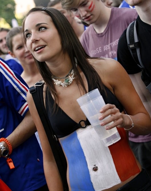 أجمل مشجعات اليورو French-girls-jpg_165200