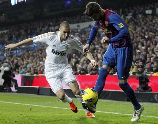  افتراضي ريال مدريد 1-3 برشلونة ( صور اللقاء )  2011-12-10T221932Z_258683862_GM1E7CB0HTR01_RTRMADP_3_SOCCER-SPAIN-CLASICO