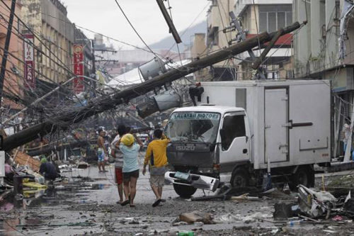 Người Việt trong vùng thảm họa Tacloban: Mong đồ ăn thức uống từng giây 2