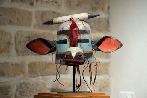 Las máscaras ceremoniales de los Hopi, que una casa de subastas francesa adjudicará próximamente, "no son objetos de arte para los Hopi, sino objetos sagrados que ayudaron a nuestro pueblo a encontrar la armonía sobre la Tierra", afirma LeRoy Shingoitewa, presidente de la tribu amerindia