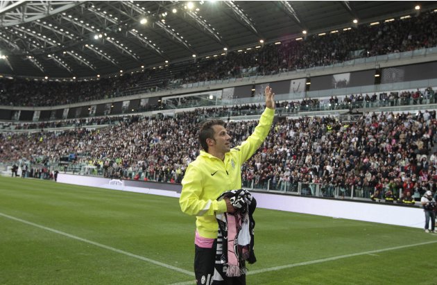 Juventus' Del Piero greets supporters after being replaced during the Serie A soccer match against Atalanta at the Juventus stadium in Turin