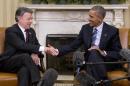 President Barack Obama shakes hands with Colombian President Juan Manuel Santos during their meeting in the Oval Office of the White House in Washington, Thursday, Feb. 4, 2016. (AP Photo/Carolyn Kaster)