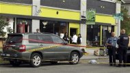 Un hombre armado mató el miércoles a cuatro personas en un popular café de Seattle, huyó a un aparcamiento, donde mató a una quinta persona y le robó su coche antes de pegarse un tiro en la cabeza cuando la policía lo acorraló, dijeron las autoridades. Imagen del 30 de mayo de la cafetería en la que se produjeron las primeras cuatro muertes, en el norte de la ciudad. REUTERS/Anthony Bolante