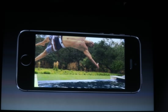 這回iPhone 5S也加上慢速攝影功能，可用每秒鐘120張的速度來拍攝720p影片