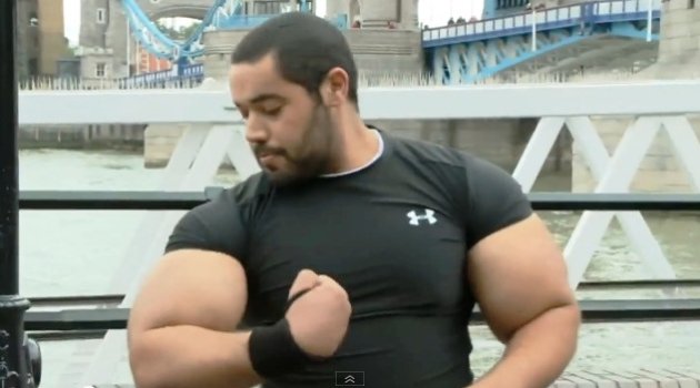 مصري يملك أكبر عضلات ذراعين في العالم 3-jpg_230719