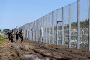 Hungarian soldiers walk along a fence near the town&nbsp;&hellip;
