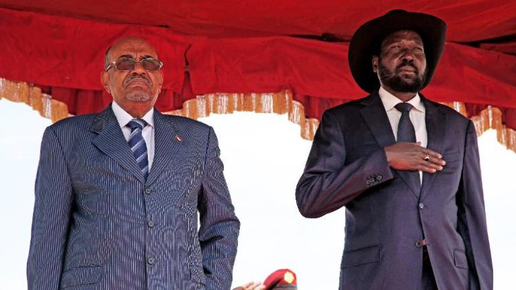 Sudan's President Omar al-Bashir (left) and South Sudan's President Salva Kiir at Juba airport on October 22, 2013