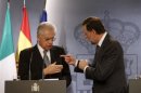 Spanish PM Rajoy and Italian PM Monti speak before a joint news conference at Moncloa palace in Madrid