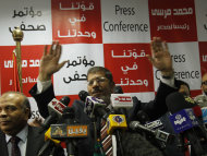 حملة مرسي تؤكد فوزه برئاسة مصر B84a72c7-3319-4fb5-8fd4-6cb2acde1406