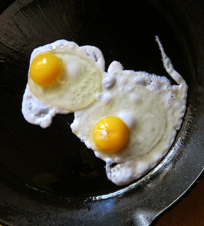 Το κόλπο για τα πιο νόστιμα αυγά μάτια που φάγατε ποτέ