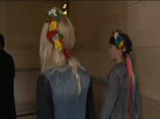 Las feministras ucranianas de Femen se sientan en el banquillo por haberse desnudado en Notre Dame