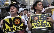 Manifestantes protestam contra a energia nuclear em frente à residência do premier japonês, Yoshihido Noda, em Tóquio