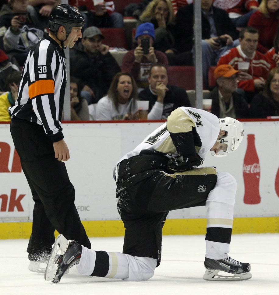 Penguins' Malkin hurts left leg against Red Wings