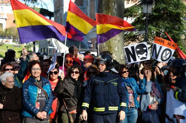Des manifestants lors d'une "marche pour la dignité" à Madrid, le 22 mars 2014, Gérard Julien AFP