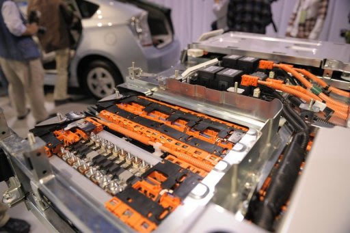 Amostra de bateria de íon-lítio em exibição em feira de automóveis em Tóquio