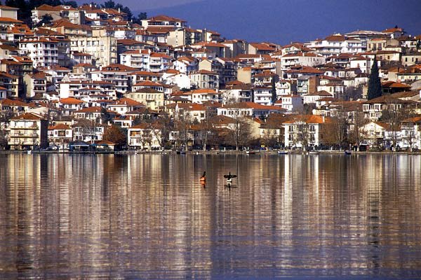 diaforetiko.gr :  Τα Γιάννενα μέσα στις 10 ομορφότερες παραλίμνιες πόλεις της Ευρώπης!