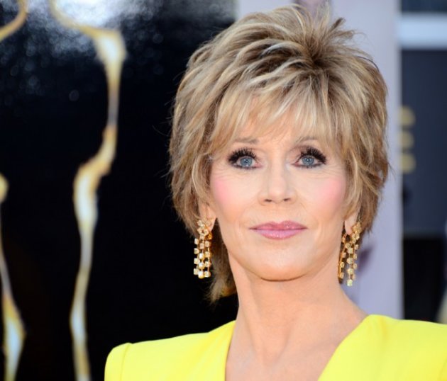 Jane Fonda arrives on the red carpet for the 85th Annual Academy Awards