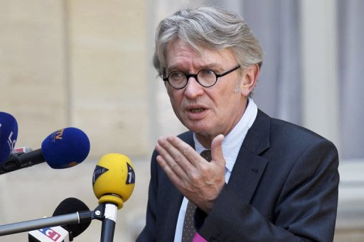Le secrétaire général de Force ouvrière Jean-Claude Mailly répond à la presse après une réunion avec le Premier ministre Jean-Marc Ayrault le 29 mai 2012 à l'hôtel de Matignon à Paris