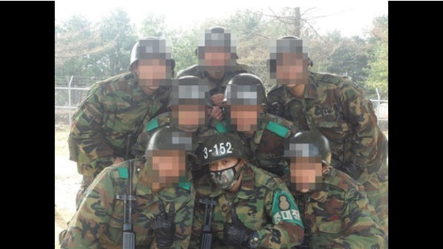 Se7en Charismatically Carries Out Army Duties in Recent Pictures