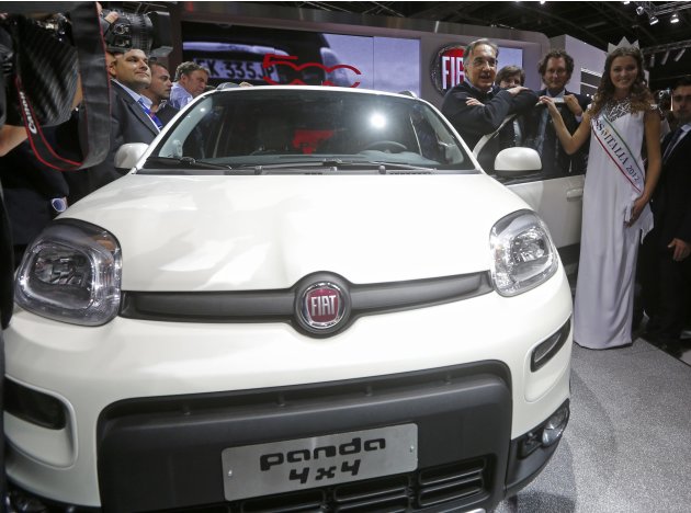Fiat-Chrysler chief executive Sergio Marchionne (L) and Fiat Chairman John Elkann (R) pose next to a Fiat Panda 4x4 model on media day at the Paris Mondial de l&#39;Automobile
